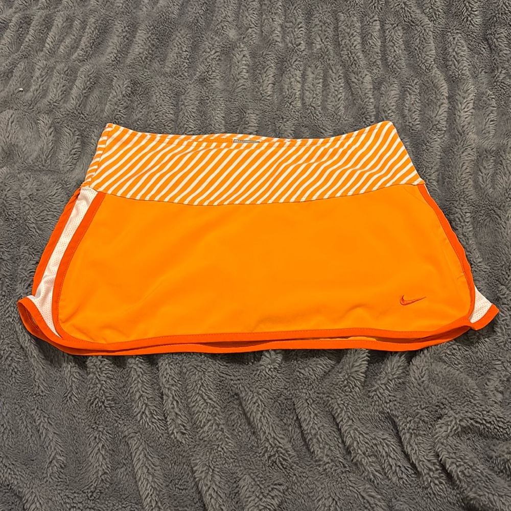 NIKE Orange skort size XS Like NEW. built in shorts.